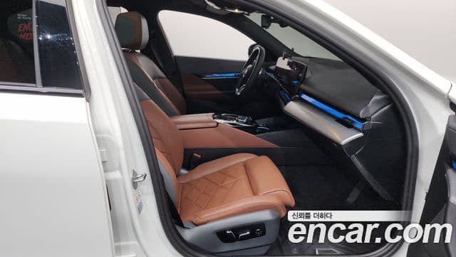 BMW 5 Series 2024 — ფოტო 18/34