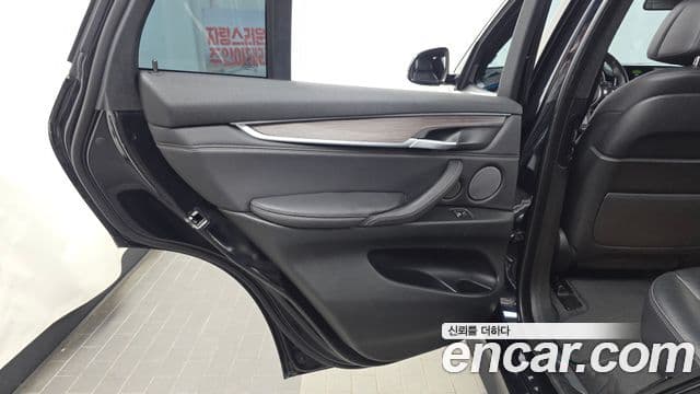 BMW X5 2018 — Şəkil 24/33