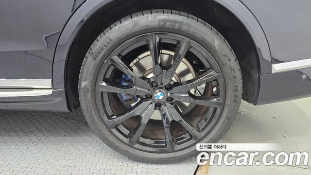 BMW X7 2020 — Photo 26/35