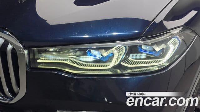 BMW X7 2020 — Photo 21/35