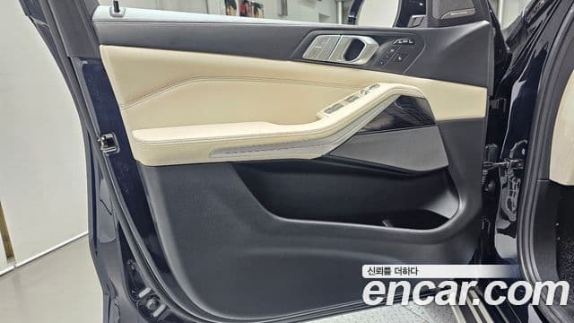 BMW X7 2020 — Photo 16/35