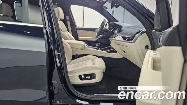 BMW X7 2020 — Photo 10/35