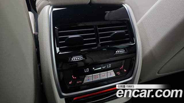 BMW X7 2020 — Photo 19/35