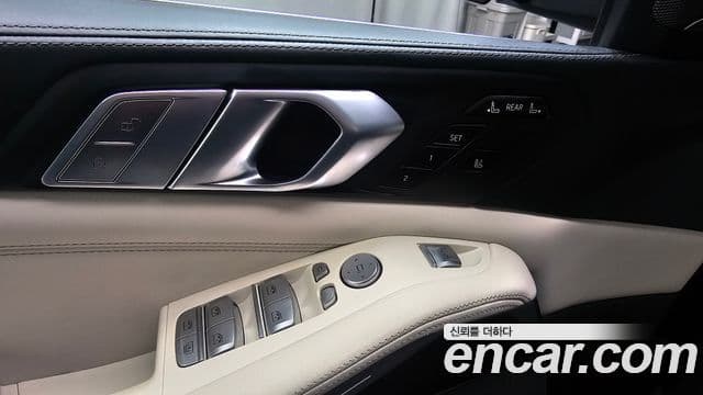 BMW X7 2020 — Photo 2/35