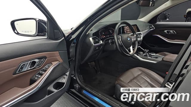 BMW 3 Series 2019 — Фото 12/20