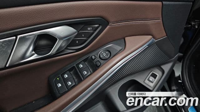 BMW 3 Series 2019 — Фото 19/20