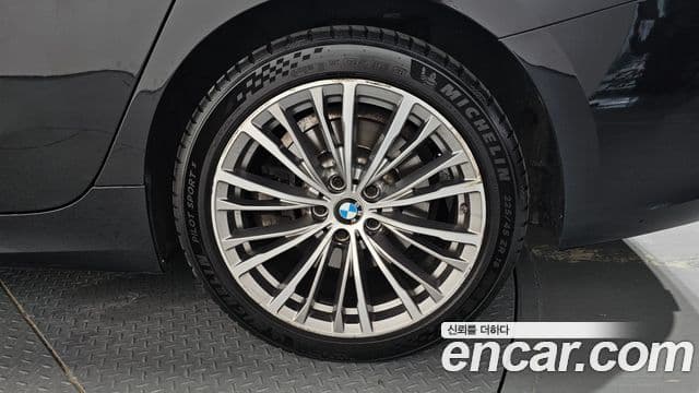 BMW 3 Series 2019 — Photo 12/34
