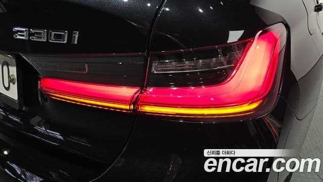 BMW 3 Series 2019 — Photo 23/34