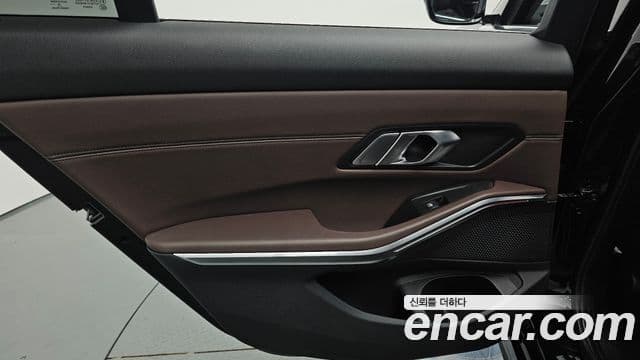 BMW 3 Series 2019 — Photo 20/34