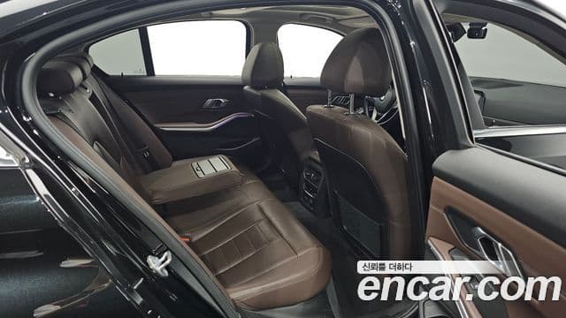 BMW 3 Series 2019 — Photo 10/34