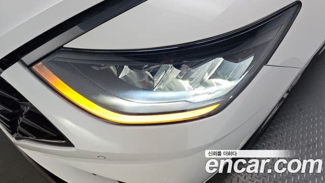 Hyundai Sonata Hybrid 2021 — Şəkil 17/31