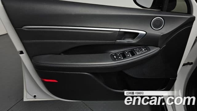 Hyundai Sonata Hybrid 2021 — Şəkil 25/31
