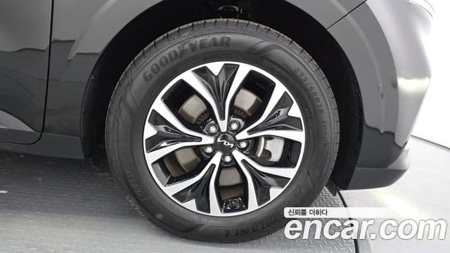 Kia Carnival 2022 — Şəkil 20/32