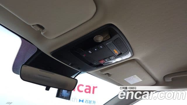 Kia Carnival 2022 — Şəkil 28/32