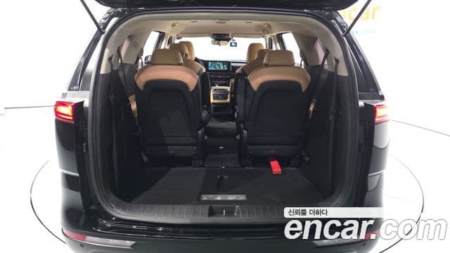 Kia Carnival 2022 — Şəkil 29/32