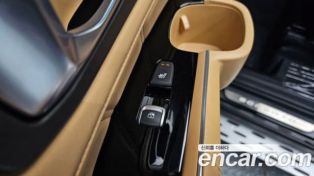 Kia Sorento 2023 — Фото 18/20