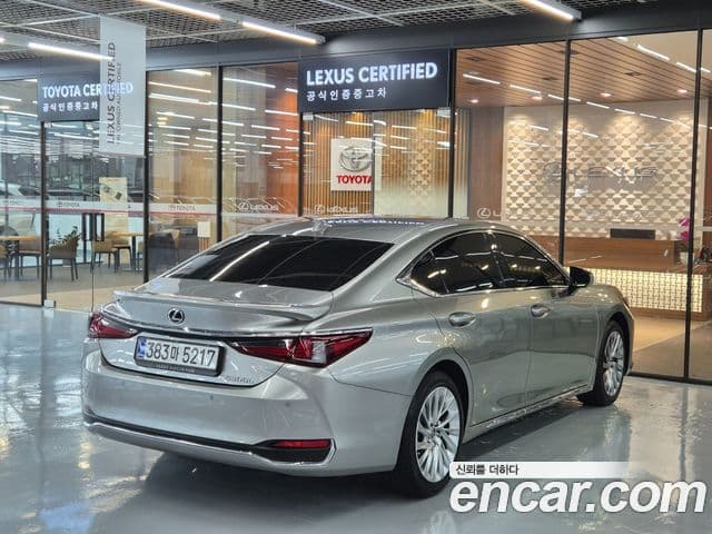 Lexus ES300h 2025 — ფოტო 2/19