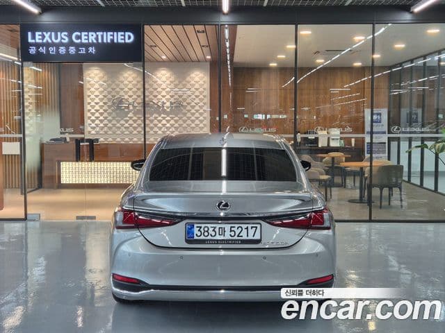Lexus ES300h 2025 — ფოტო 6/19