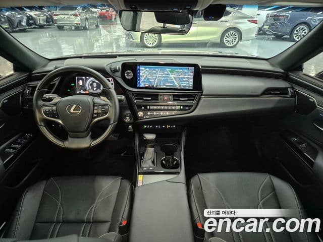 Lexus ES300h 2025 — ფოტო 7/19