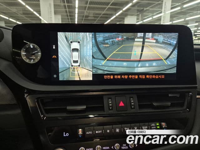 Lexus ES300h 2025 — ფოტო 13/19
