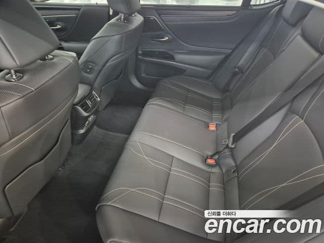 Lexus ES300h 2025 — ფოტო 5/19
