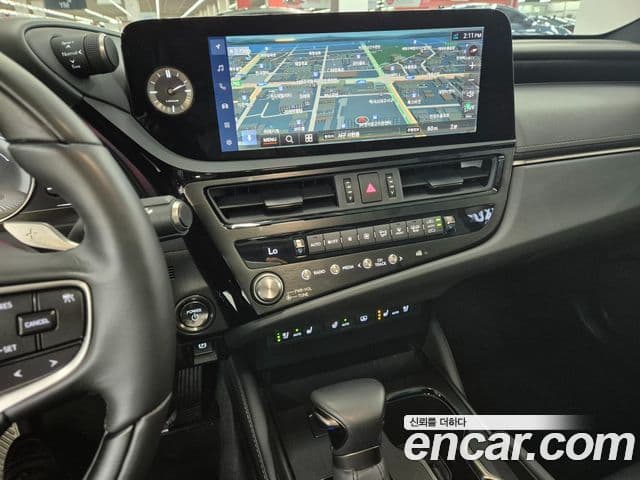 Lexus ES300h 2025 — ფოტო 10/19