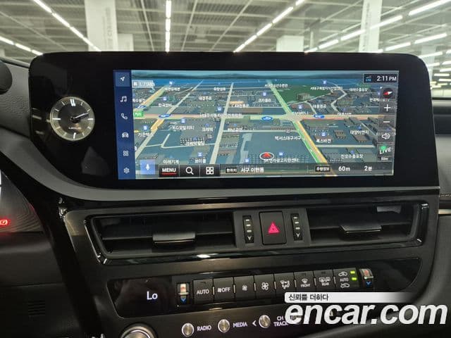 Lexus ES300h 2025 — ფოტო 15/19