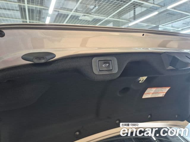 Lexus ES300h 2025 — ფოტო 17/19