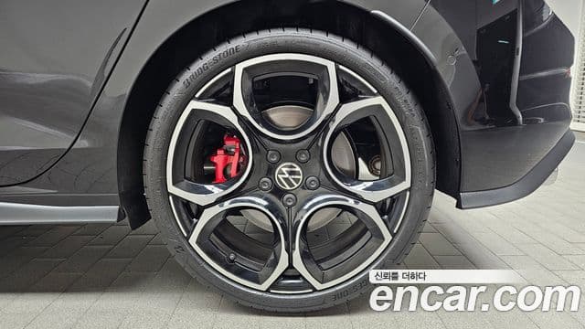 Volkswagen Golf 2026 — Photo 9/32