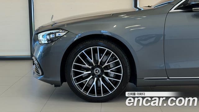 Mercedes-Benz S-Class 2025 — Photo 13/17