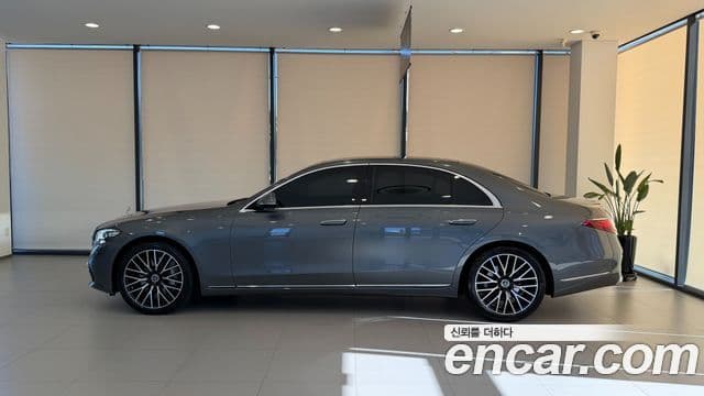 Mercedes-Benz S-Class 2025 — Photo 17/17