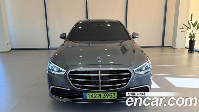 Mercedes-Benz S-Class 2025 — Photo 9/17