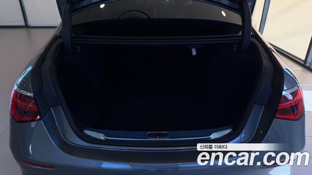 Mercedes-Benz S-Class 2025 — Photo 5/17