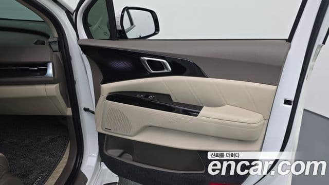 Kia Carnival 2021 — Photo 36/38
