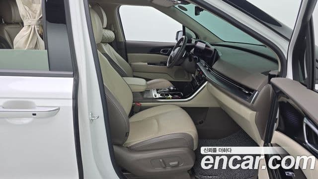 Kia Carnival 2021 — Photo 25/38