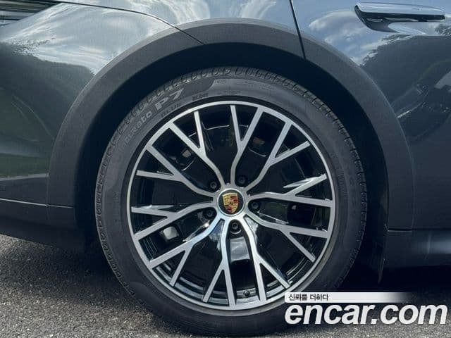 Porsche Taycan 2023 — Şəkil 17/20