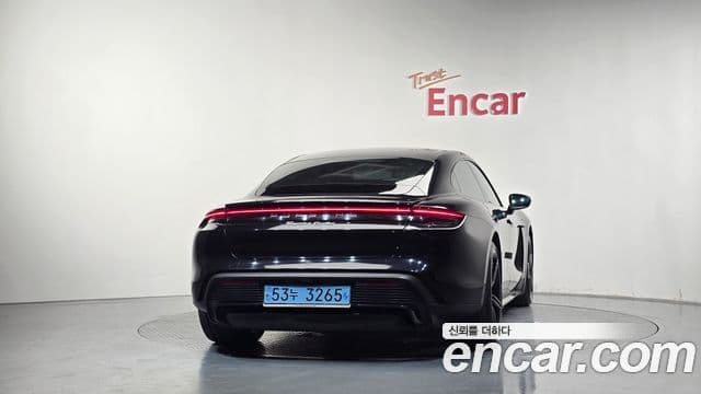 Porsche Taycan 2021 — ფოტო 10/20