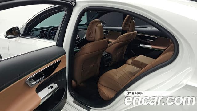 Mercedes-Benz E-Class 2024 — Фото 12/20