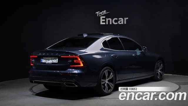 Volvo S60 2021 — Фото 1/20