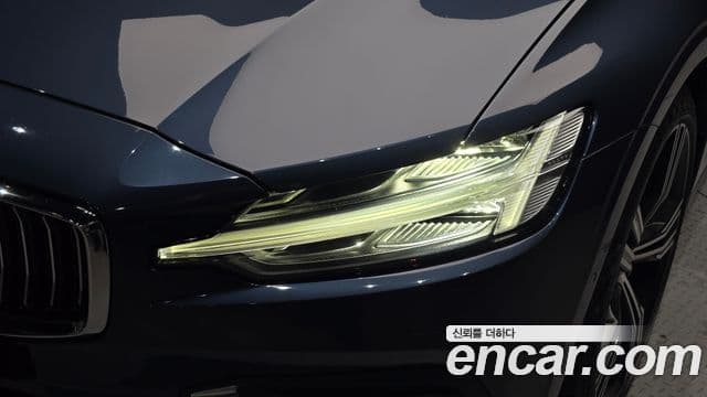 Volvo S60 2021 — Şəkil 16/31