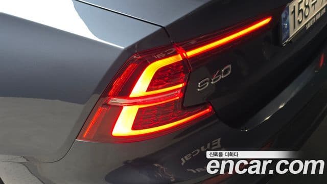 Volvo S60 2021 — Şəkil 13/31