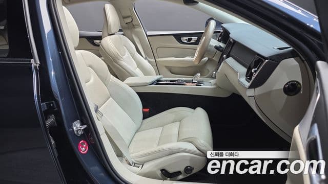 Volvo S60 2021 — Şəkil 17/31