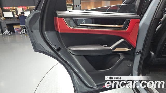 Porsche Cayenne 2024 — Photo 38/38