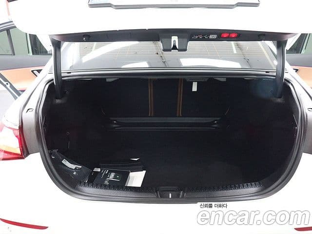Mercedes-Benz E-Class 2025 — ფოტო 6/20