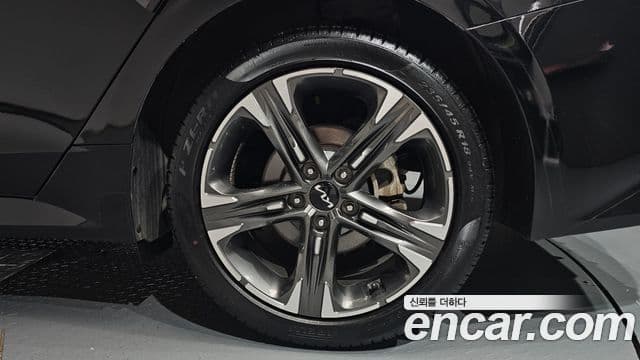 Kia K5 2023 — ფოტო 25/35