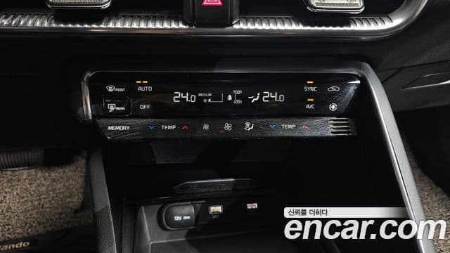 Kia K5 2023 — ფოტო 33/35