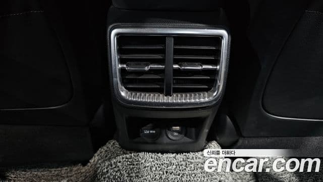Kia K5 2023 — ფოტო 17/35