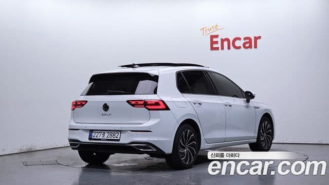 Volkswagen Golf 2023 — ფოტო 23/30