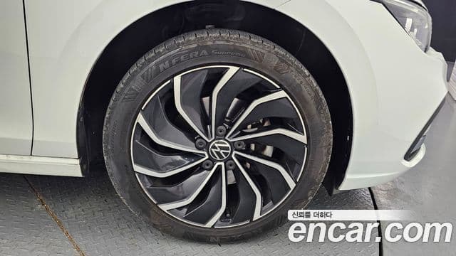 Volkswagen Golf 2023 — ფოტო 14/30