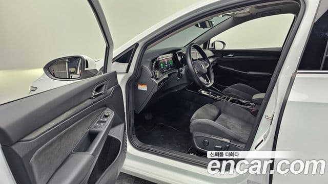 Volkswagen Golf 2023 — ფოტო 2/30